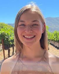 Samantha Larkin's Instagram, Twitter & Facebook