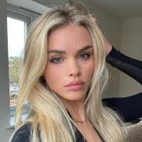 Emily Behan's Instagram, Twitter & Facebook