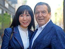 Gerhard schröder (7 april 1944) is a german politician, and was chancellor of germany from 1998 to 2005. Gerhard Schroder Wird 75 Ich Lebe Mein Leben Wie Ich Will