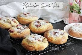 943 likes · 12 talking about this.rhubarb (scientific name rheum rhabarbarum) is a vegetable that many people use like a fruit in cooking and recipes.though native to asia, it grows in other parts of the world, including the. Castlemaker Food Lifestyle Magazin Rhabarberrezepte Die Besten Rezepte Mit Rhabarber Castlemaker Food Lifestyle Magazin