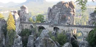 76 meter lang und schon von der bahnstrecke an der elbe zu erspähen, wenn man denn ein aufmerksamer reisestreber ist. Ausflugsziel Sachsische Schweiz Travelcircus Urlaubsziele