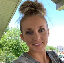 Michelle Ames's Instagram, Twitter & Facebook