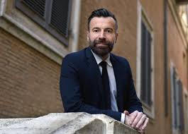 I parlamentari bergamaschi della lega daniele belotti, rebecca frassini e. Alessandro Zan La Mia Legge Contro I Crimini D Odio