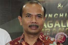 Andrinof dan Keahliannya Menulis dan Baca Puisi