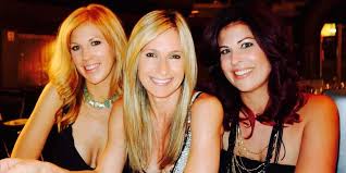 Seaquest takes you on a journey through five continents of the planet where you can see, touch and feed more hundreds of. Agnes Wilczynski From Tanked Wiki Age Net Worth Married Husband Height