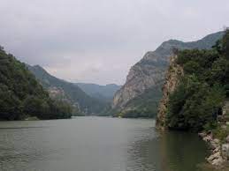 See more ideas about lacuri, viața în aer liber, destinații de vacanță. FiÈ™ier Valea Oltului Judetul Valcea Jpg Wikipedia