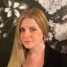 Lisa Finn's Instagram, Twitter & Facebook