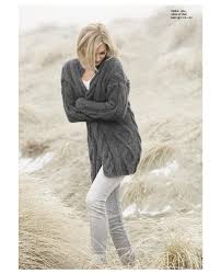 Alpaca bris (60% baby alpaca, 11% merinoull og 29% nylon) ved kjøp av katalog må det bestilles minimum 4 garnnøster i tillegg per katalog. Viking 1806 Kathrine Sorland Dame Alpaca Bris Katalog Saturnia Garn