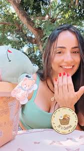 Receber uma cesta de presente é uma daquelas experiências que transformam o  aniversário em algo palpável e multissensorial. Diferente de um presente  único, a cesta é um gesto composto, uma curadoria ...