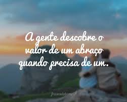 Mamãe, todos os dias agradeço os sacrifícios que você fez para que eu pudesse crescer forte e feliz. Frases De Dia Do Abraco Frases Do Bem