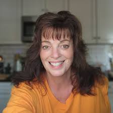 Watercolor artist shares small paintings and seeks to transition to larger  ones