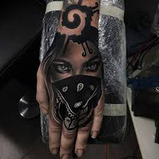 Like Darkness Of Bandana And White Accents Tattoo Handrucken Tattoo Vorlagen Tattoo Ideen