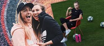 V plasích hrála za chlapecký tým, kde začala její úspěšná budoucí kariéra. Krasna Fotbalistka Slavie Votikova Sla S Pravdou Ven Jsem Lesba Blesk Sport