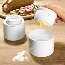 Beurrier A Eau Maintient Le Beurre Au Frais A La Temperature Ambiante Parfaitement Assorti A Tous Les Services Beurrier Idee Cuisine Amenagement Cuisine