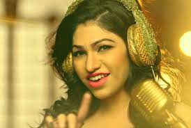 Tulsi Kumar Family Photos Wedding Husband Age Height Sister Tulsi kumar dua (born 15 march 1986) is an indian playback singer, rj and host who works in the bollywood industry. tulsi kumar family photos wedding