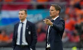 Manager frank de boer is out after a year and change at the helm, the club announced on friday. Meski Menang Frank De Boer Akui Pusing Ladeni Strategi Shevchenko