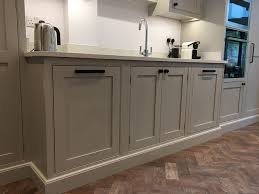 Apron size 36 x 26 / 2 front pockets / matching mitt/pot holder set sold separately. Modern Grey Kitchen With Contrasting Dark Island And Black Accessories Kitchen Surrey By Handmade Kitchens Of Christchurch Houzz