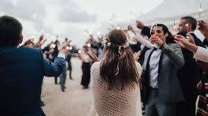 Dem langsamen walzer hängt oft wie dem wiener walzer, das image des traditionellen an. Eroffnungstanz Hochzeit Modern Die Schonsten Walzer Rumba Slowfox 2019 Hochzeitsblog The Little Wedding Corner