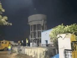 UP : कालिंदी विहार में टंकी गिरने से हाहाकार, 3 दिन से पानी बंद