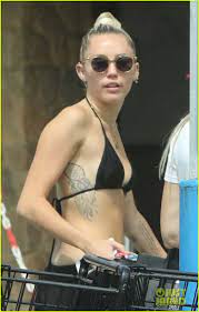 Miley Cyrus Rocks a Bikini For Afternoon Outing With Mom Tish: Photo  3933724 | Bikini, Miley Cyrus Photos | Just Jared: Entertainment News