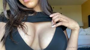 Watch online Janet aka Lildedjanet OnlyFans - Yea my boobs look kinda funny  but they really suck able on X-video