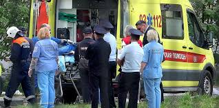 В то же время минздрав татарстана сообщил о 21 раненом, доставленном в больницы казани, из них 18 человек — дети, шестеро из которых находятся в реанимации. Yuoiidaae2cpsm