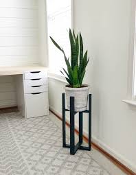Let say, a simple and small plant stand is a perfect option for a large plant. 35 Diy Plant Stands That Let You Explore Your Creativity