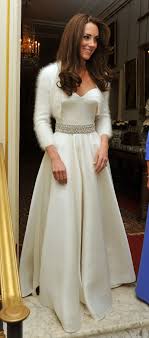 Meghan Markle Debuts Second Wedding Dress By Stella Mccartney En Route To Reception Mit Bildern Kate Middleton Hochzeit Kate Hochzeitskleid Konigliche Hochzeitskleider