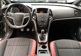 Photo De L Interieur D Une Opel Astra Gtc Importee Pour L Un De Nos Clients Voitures Importees Voiture