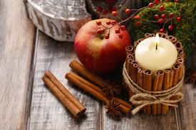 A natale la tavola imbandita deve essere addobbata al meglio: 5 Idee Belle E Profumate Donnad
