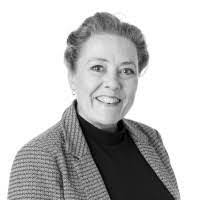 Tina Deaton's Instagram, Twitter & Facebook