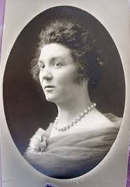 A photo from my Grandmother Howse side Don't know any of the names in this  picture.