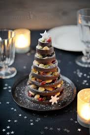 Voici Un Petit Sapin Realise En Chocolat Et Fruits Secs Parfait Pour Un Centre De Table Ou Pour Faire Un Cadeau Gourm Dessert Noel Recettes Noel Chocolat Noel