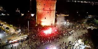 Paok Panhgyrismoi Sthn Plateia Leykoy Pyrgoy Gia To Kypello Eikones Spor Iefimerida Gr