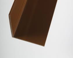 Installé au plafond, sur une plinthe en bois ou même sur une porte, ce petit élément cornière pvc lisse, angle vif, symétrique, section 100 x 100 mm ép. 3pprofil Cornieres Plastiques D Arrimage Cornieres De Protection