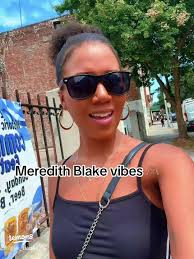 Minimalist Fashion Inspirations from Meredith Blake