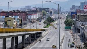 Hechos violentos y vandalismo han marcado la jornada de protestas en cali, ciudad donde las autoridades tomaron la medida de extender el toque de queda hasta el viernes 22 de noviembre. Toque De Queda Hoy Viernes 21 De Mayo Horarios Y Multas En Bogota Medellin Cali Barranquilla As Colombia