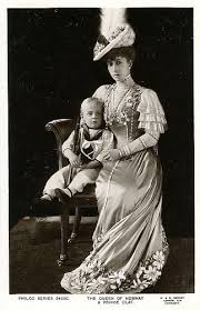 Konigin Maud Von Norwegen Mit Sohn Olaf Queen Victoria Family Norway Norwegian Royalty