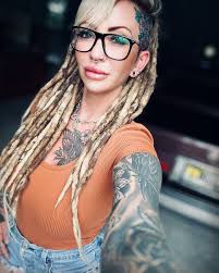 Candy Moses's Instagram, Twitter & Facebook