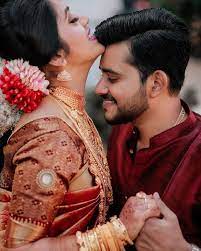 Kerala Brides On Instagram Clicks Weddingbellsphotography Follow Wed Wedding Photoshoot Poses Indian Wedding Photography Couples Kerala Wedding Photography