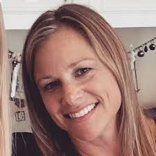 Kari Sanchez's Instagram, Twitter & Facebook