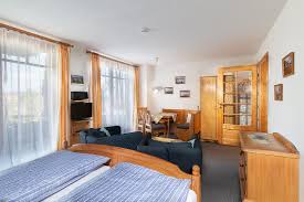 Diese eigentumswohnung befindet sich im dachgeschoß einer 1996errichteten. Ferienwohnung Anita Link Insel Reichenau Bodensee