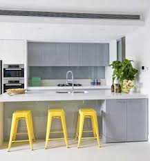La cuisine jaune tendance et dynamisante cote maison. Quelle Couleur Mettre Avec Une Cuisine Grise