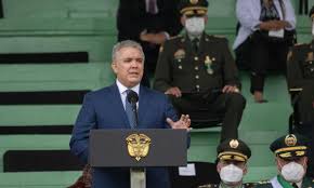 fotos con chaqueta de policía, duque visitó a agentes en cai destruidos. Ivan Duque Anuncia Una Reforma De La Policia Tras Las Protestas En Colombia Minuto30 Com