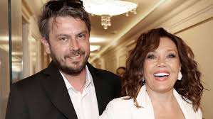 Азиза абдурахимовна мухамедова, более известна как азиза. Ochen Hochu Stat Mamoj Aziza Perenesla Svadbu S Italyancem Na Osen