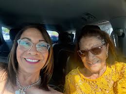 Qué bendición tan grande poder celebrar el Día de las Madres junto a mi  mamá, mis hijas y mi nieta Daniela… ¡cuatro generaciones llenas de amor!  Doy gracias a Dios por este