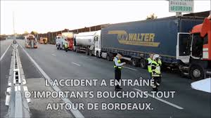Accident sur l'autoroute a10 aujourd'hui. Bordeaux Un Accident De Poids Lourds Paralyse Totalement La Rocade Et L Autoroute A10 Video Charente Libre Fr