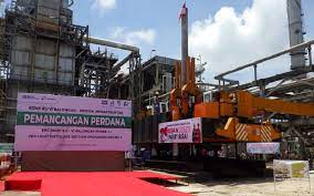 Pertamina kehilangan produksi bbm hingga 400 ribu barel akibat kilang balongan meledak. Leiitpqmautvym