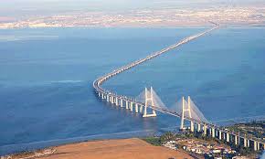 Com 17,3km de comprimento é a ponte mais longa da europa e a nona mais extensa do mundo. Lisbon Portugal Change Detection Earth Watching