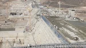 يذكر أنه منذ العام 2011، تتفاوض الدول الثلاث (مصر والسودان وإثيوبيا) للوصول إلى اتّفاق حول ملء وتشغيل هذا السدّ، الذي يستوعب 74 مليار متر مكعب من المياه، والمعد ليكون أكبر مصدر لتوليد الطاقة الكهرومائية في إفريقيا بقدرة تصل إلى 6500 ميغاوات، دون نتيجة تذكر. ÙÙˆØ±ÙŠÙ† Ø¨ÙˆÙ„ÙŠØ³ÙŠ ÙˆØ§Ø´Ù†Ø·Ù† ØªØ¨Ø­Ø« Ù…Ø¹Ø§Ù‚Ø¨Ø© Ø¥Ø«ÙŠÙˆØ¨ÙŠØ§ Ø¨Ø³Ø¨Ø¨ Ø³Ø¯ Ø§Ù„Ù†Ù‡Ø¶Ø©